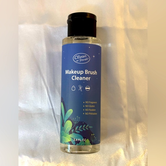 RESERVED------❗️5/$25❗️ Makeup Brush Cleaner - Picture 1 of 4